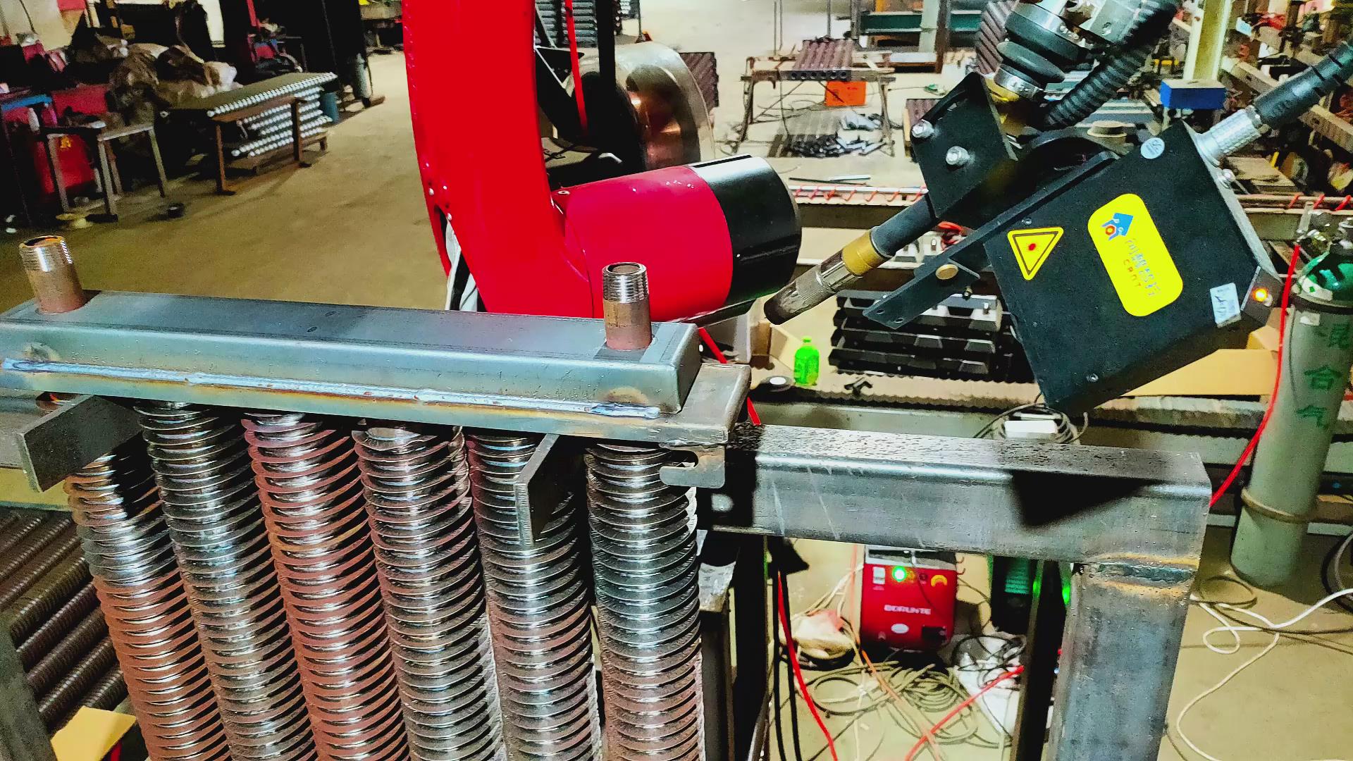 激光視覺(jué)焊縫跟蹤與路徑規(guī)劃技術(shù)助力暖氣片焊接自動(dòng)化升級(jí)