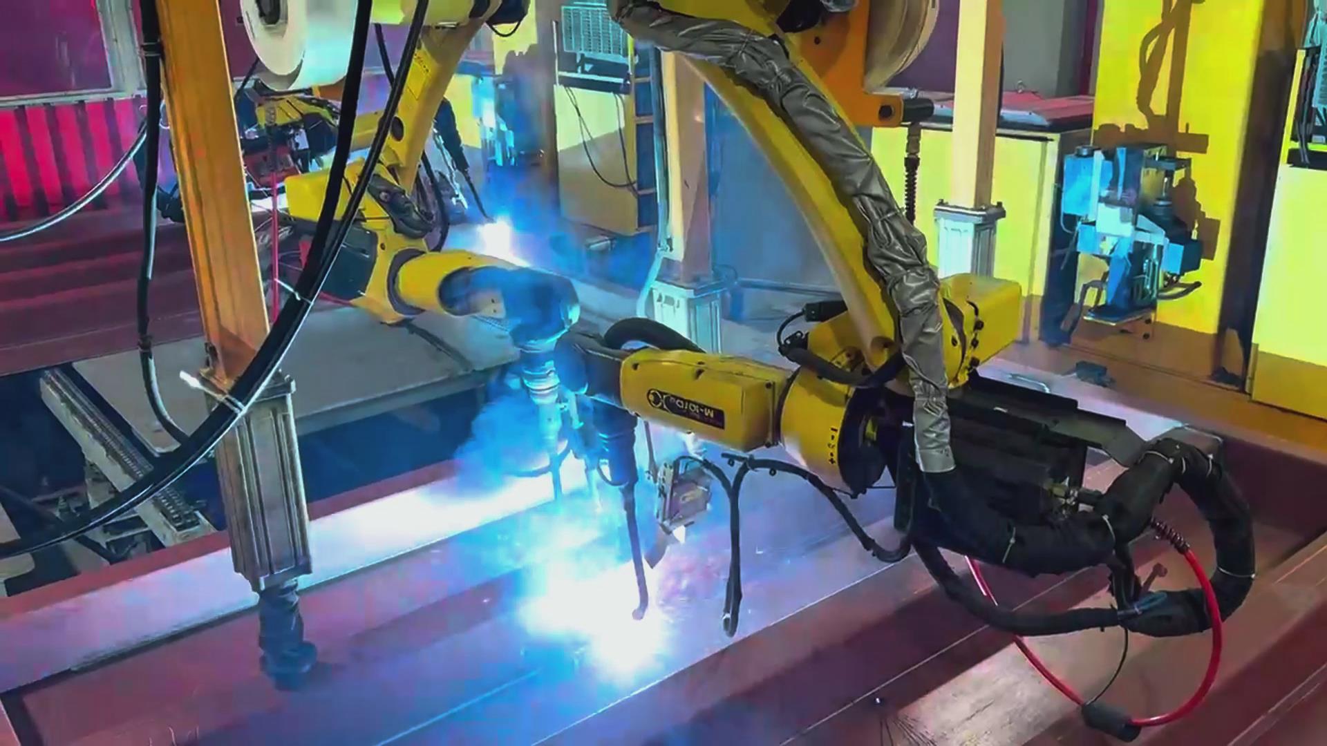 創(chuàng)想智控激光焊縫跟蹤系統(tǒng)在發(fā)那科機器人焊接火車端墻中的應(yīng)用